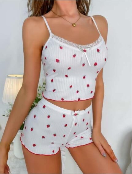 Aria's Closet Beyaz Çilek Desenli Askılı Şortlu Pijama Takımı
