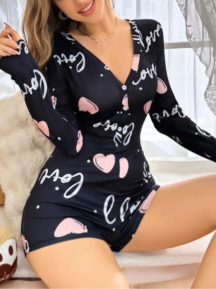 Arias Closet Siyah Kalp Desenli Love Yazılı Düğmeli Tulum Pijama